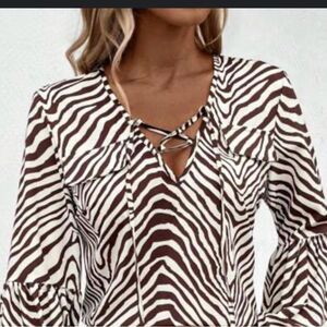 NWT New York & Company Zebra Brown Animal Print V Neck Shirt Blouse NY&c Sz L